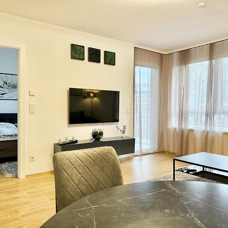 Апартаменты 10 Minutes To The Center, 2 Minutes To The Metro Вена Экстерьер фото