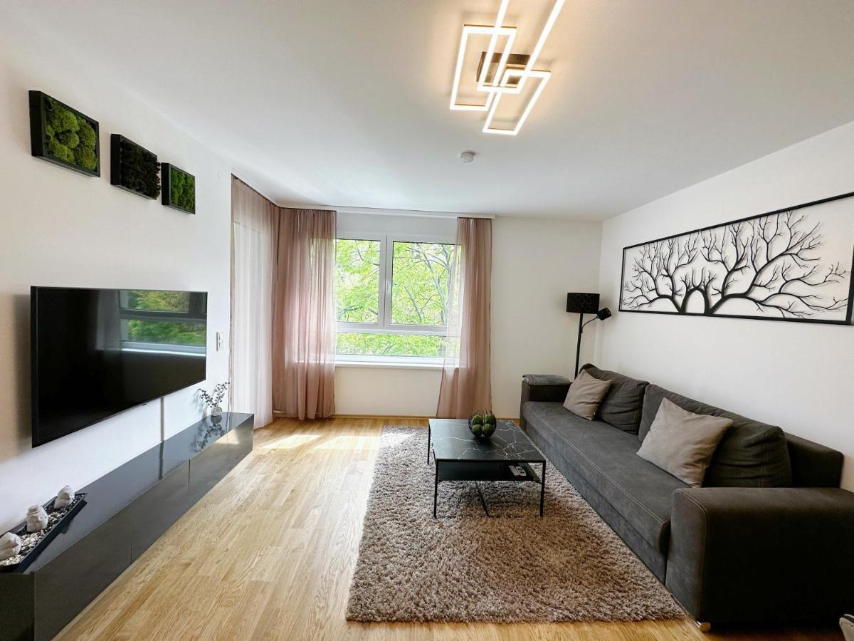 Апартаменты 10 Minutes To The Center, 2 Minutes To The Metro Вена Экстерьер фото